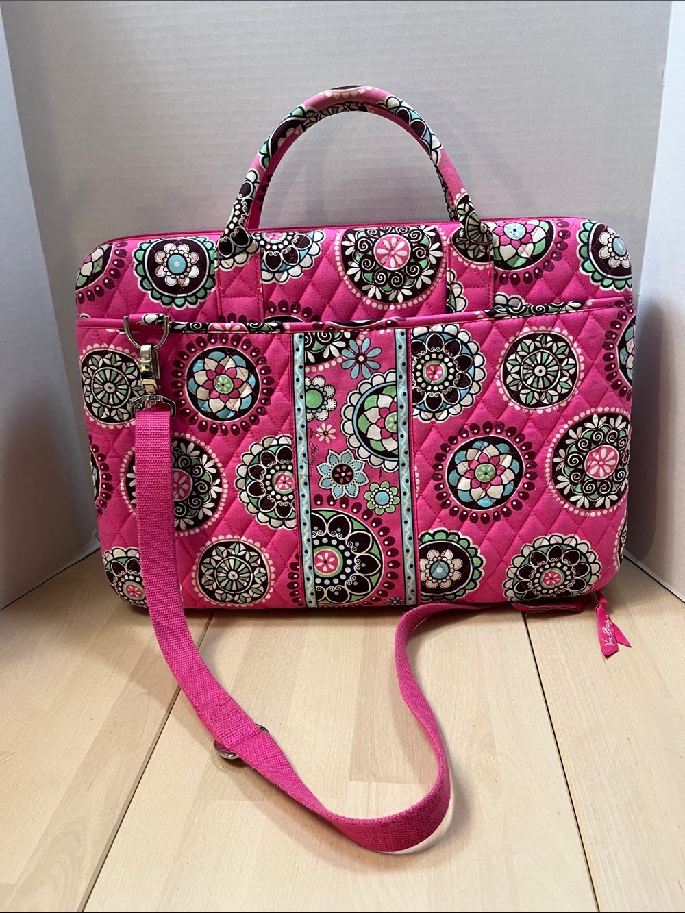 Vera Bradley Pink Cupcake Hard Shell Laptop Travel Bag Quilted Cotton w/ Strap - Picture 2 of 16